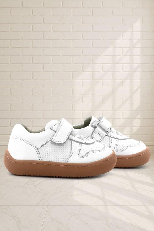 حذاء رياضي للأطفال من راكر بلس بوب مصنوع من الجلد الطبيعي باللون الأبيض مع شريط فيلكرو مطاطي - Rakerplus