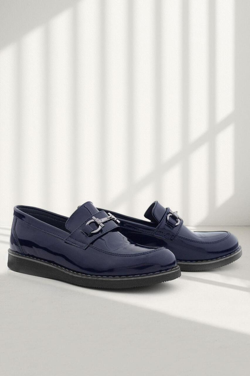 حذاء كلاسيكي للأطفال من راكر بلس مصنوع من الجلد الطبيعي باللون الأزرق الداكن مع إبزيم - 1