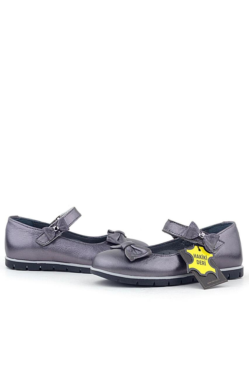 حذاء باليرينا للبنات من راكر بلاس مصنوع من الجلد الطبيعي ومزين بشريط بلاتيني وشريط فيلكرو - 7