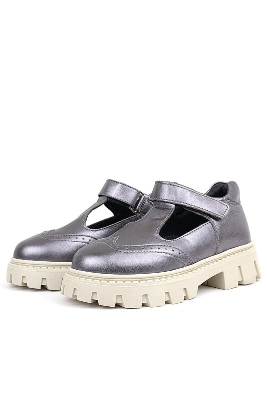 حذاء مدرسي للبنات من جلد طبيعي من راكر بلاس، ذو قاعدة كريمية بلاتينية، مزود بشريط فيلكرو - 5