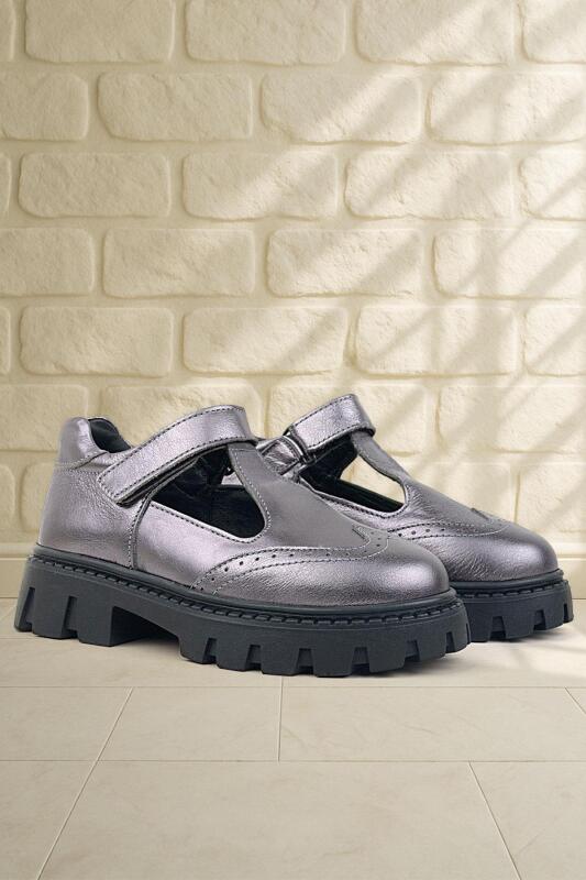 حذاء مدرسي للبنات من راكر بلاس مصنوع من الجلد الطبيعي باللون الأسود البلاتيني مع قاعدة فيلكرو - Rakerplus