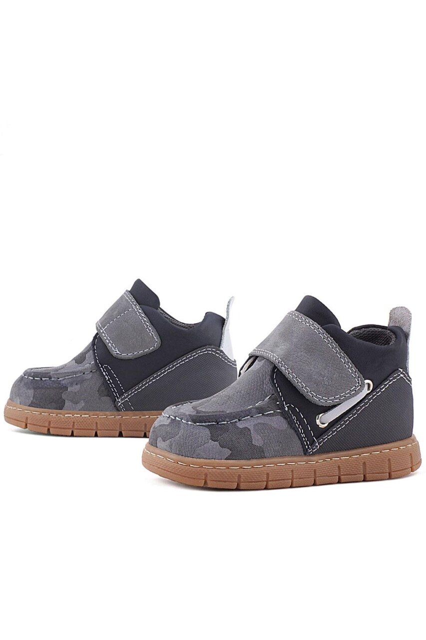 حذاء أطفال من الجلد الطبيعي من Rakerplus بنقشة مموهة رمادية اللون مع شريط فيلكرو - 12