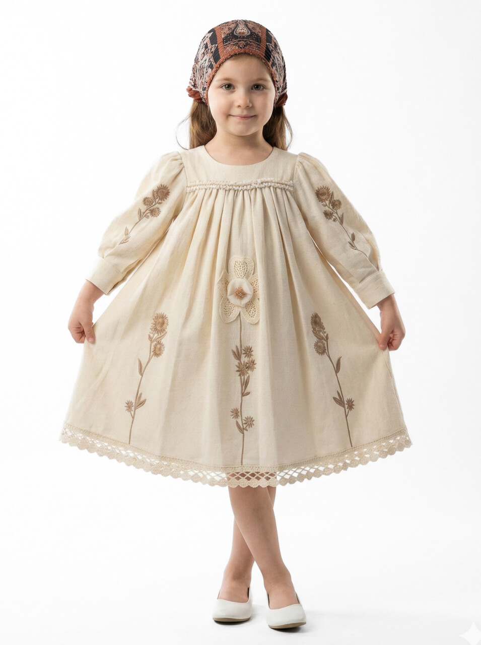Girl's dress, ages 4-8, 929 - 1